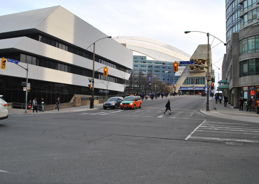 Livingsuites Toronto - 20 Blue Jays Way Exterior photo